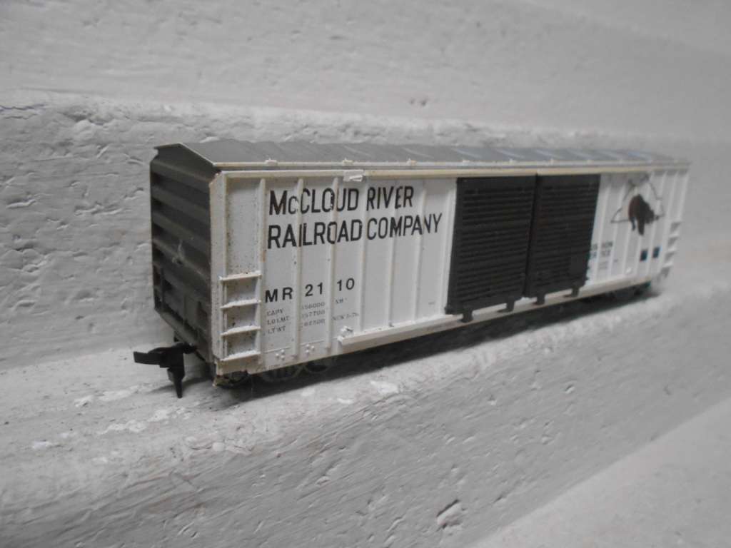 HO SCALE - ATHEARN - 51 FT - DOUBLE DOOR - McCLOUD RIVER  - BOX CAR
