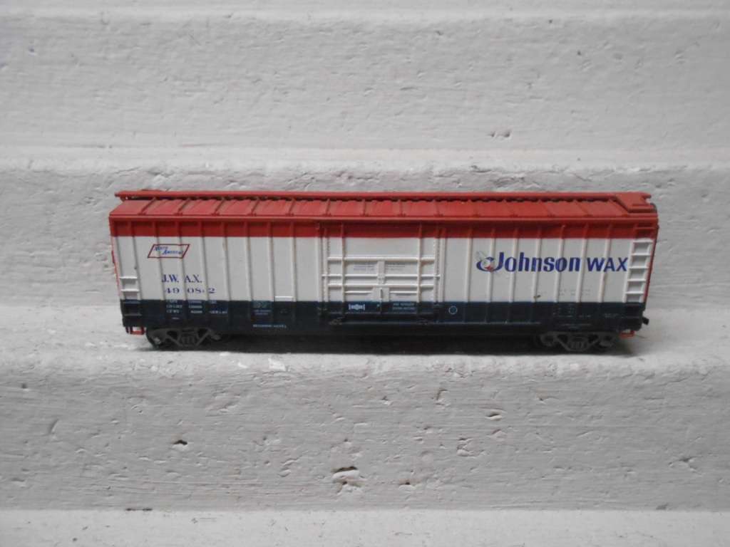 HO SCALE - ATHEARN - 51 FT - JOHNSON  - BOX CAR