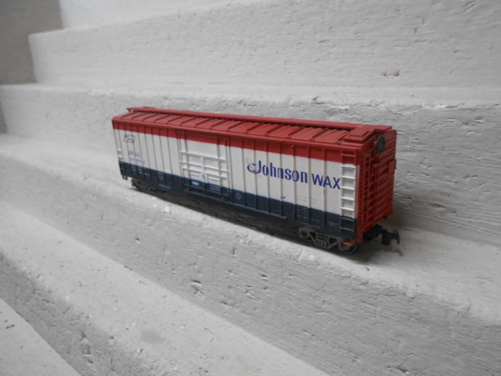 HO SCALE - ATHEARN - 51 FT - JOHNSON  - BOX CAR