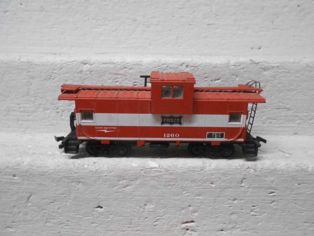 HO SCALE - FRISCO- CABOOSE