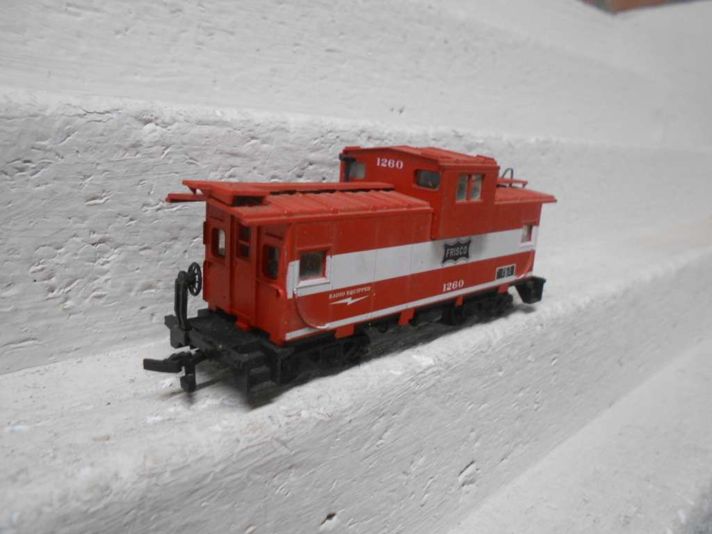 HO SCALE - FRISCO- CABOOSE