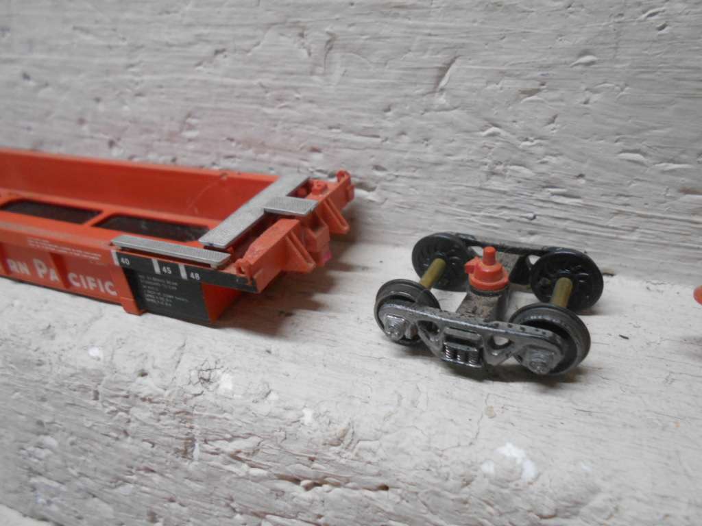 HO SCALE - SOUTHERN PACIFIC DOUBLE STACK CONTAINER TRAIN WAGON - SET OF 5