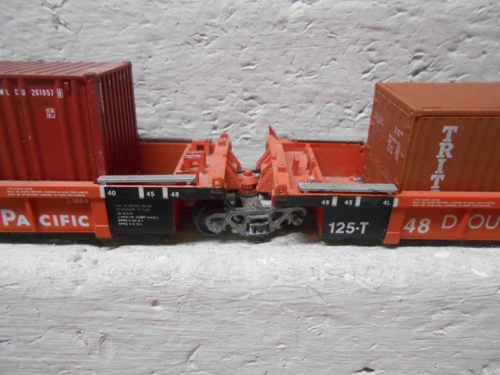 HO SCALE - SOUTHERN PACIFIC DOUBLE STACK CONTAINER TRAIN WAGON - SET OF 5