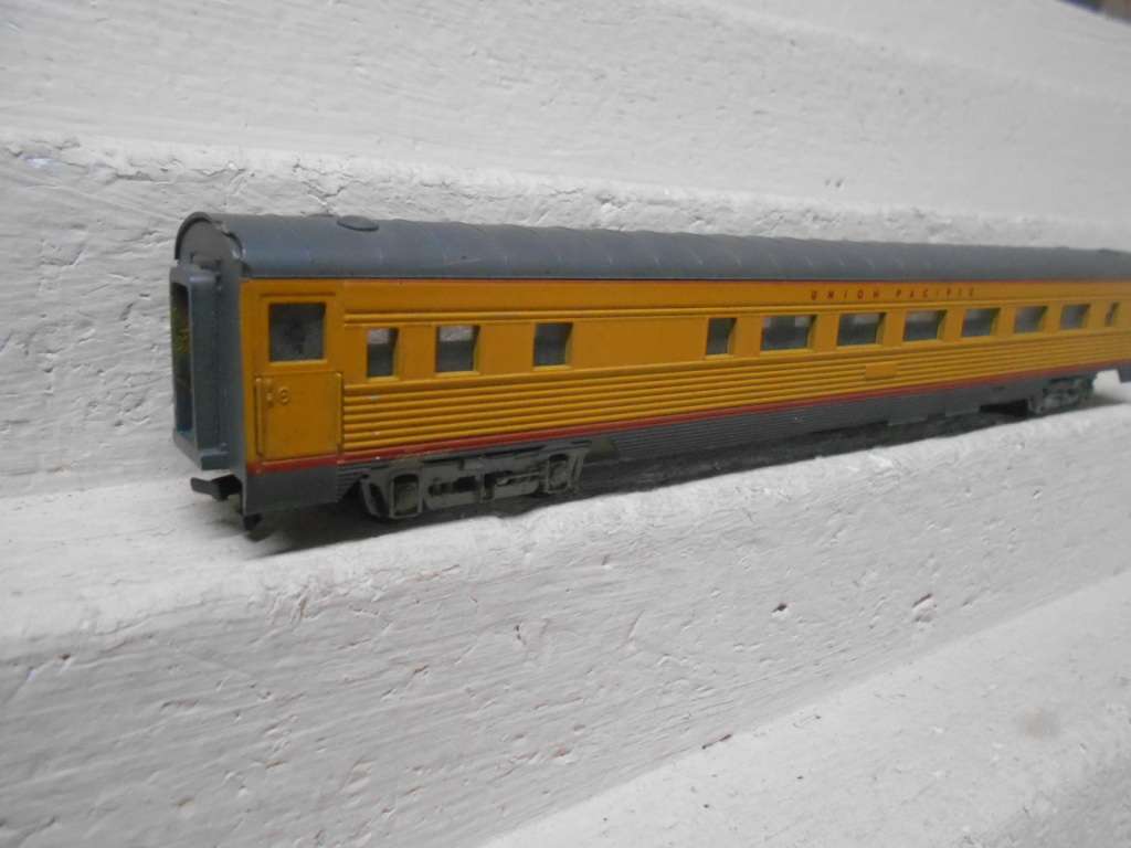 HO SCALE -CONCOR - UNION PACIFIC - LONG PASSENGER COACH - BOXED