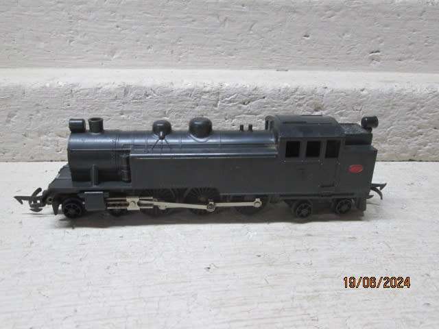OO SCALE - TRIANG - BLACK 4-6-4 STEAM LOCOMOTIVE DUMMY