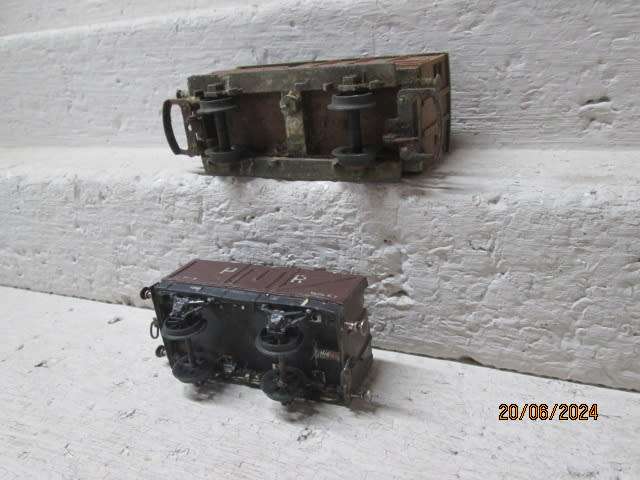 OO SCALE - GOODS WAGONS - X2