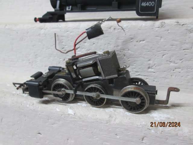 OO SCALE - HORNBY - 2-6-0 BLACK - STEAM LOCOMOTIVE