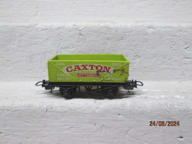 HO SCALE - LIMA - SHORT GREEN OPEN WAGON - CAXTON