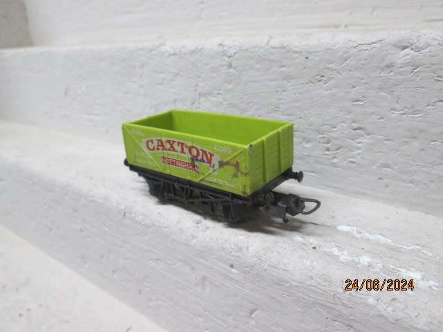 HO SCALE - LIMA - SHORT GREEN OPEN WAGON - CAXTON
