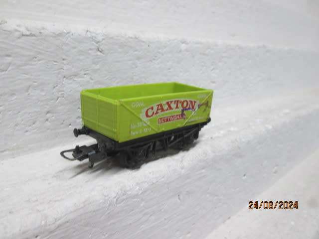 HO SCALE - LIMA - SHORT GREEN OPEN WAGON - CAXTON