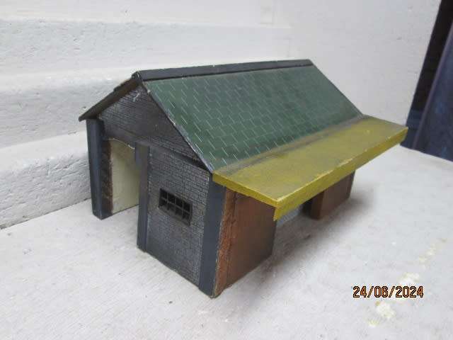 OO SCALE - PLATFORM BUILDING