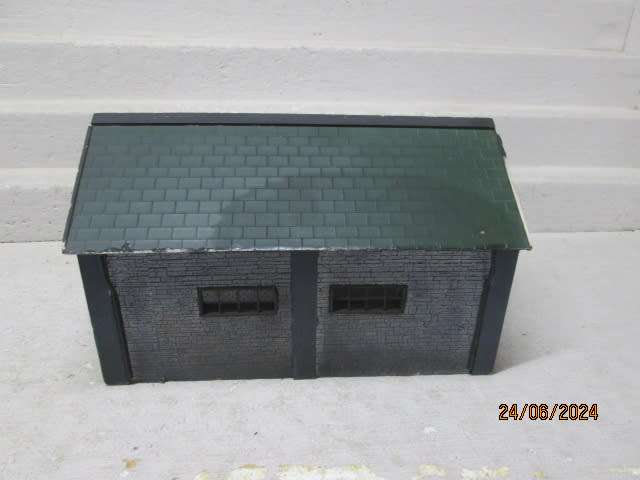 OO SCALE - PLATFORM BUILDING