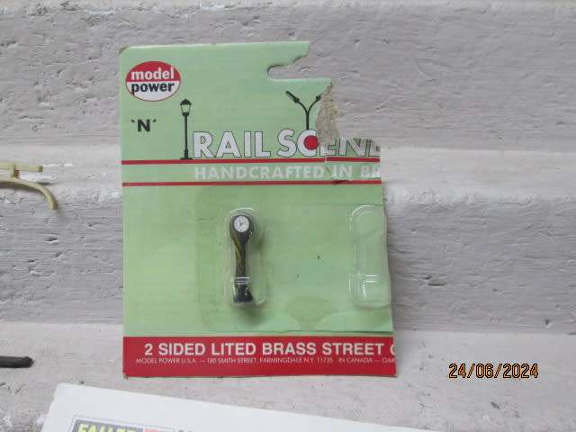 HO / OO SCALE - SIGNALS + BITS AND PIECES