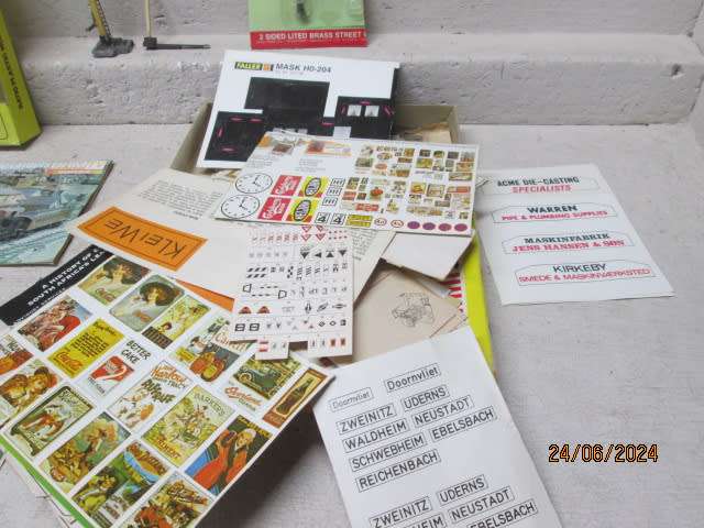 HO / OO SCALE - SIGNALS + BITS AND PIECES