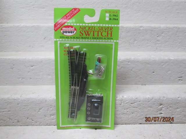 N SCALE - MODEL POWER - ELECTRIC LEFT HAND POINT - BOXED