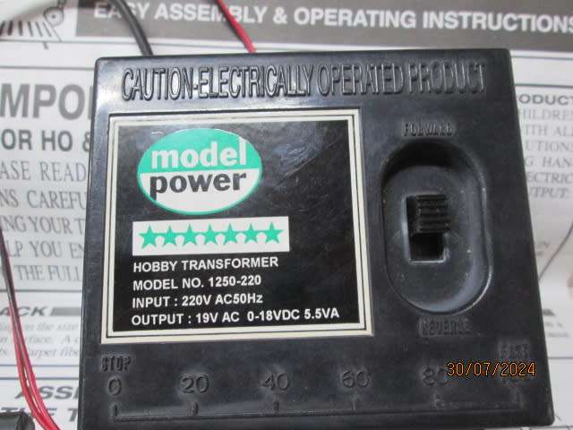 HO SCALE - MODEL POWER - TRANSFORMER/CONTROLLER