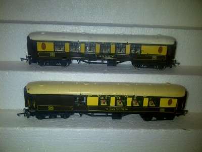 X2 PULLMAN TRI-ANG COACHES 00