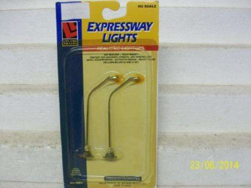 HO LIFE-LIKE x2 HIGHWAY ELECTRIC STREET LIGHTS -  LOT 471 B