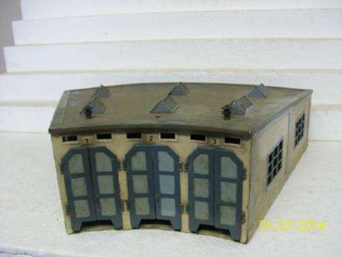 HO SCALE  MARKLIN 3 BAY ENGINE SHED - LOT 664 B