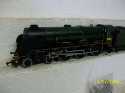OO SCALE BACHMANN : MAUNSELL "LORD ANSON" CLASS 4-6-0 STEAM LOCO (SLIGHT DAMAGE)  -  LOT 797 B