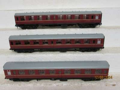 OO SCALE x3 BR COACHES  -  LOT 7 C