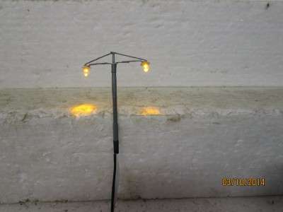 HO SCALE SAR DOUBLE STREET LIGHT  -  LOT 508 C