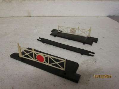HO/OO SCALE : HORNBY SINGLE OR DOUBLE RAIL CROSSING -  LOT 246 D