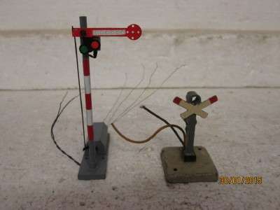 HO SCALE : x2  SIGNALS -  LOT 640 D