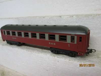 HO SCALE : LIMA SAR ORANGE EXPRESS COACH -  LOT 643 D