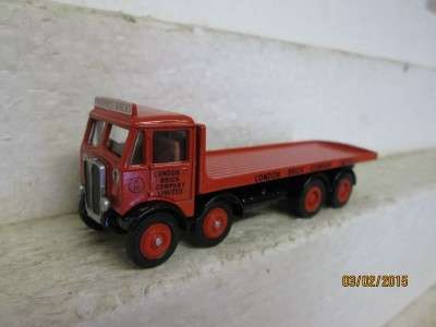 OO SCALE : LONDON BRICK OPEN GOODS ROAD TRUCK - LOT 741 D
