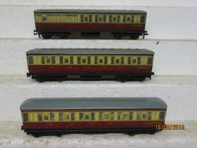 OO SCALE : HORNBY DUBLO x3 BR COACHES  - LOT 436 E
