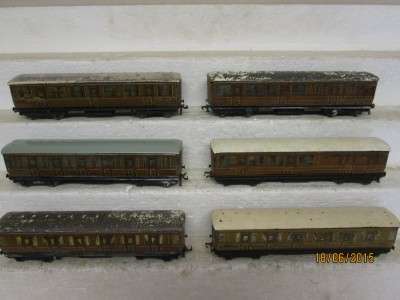 OO SCALE : HORNBY DUBLO x6 LNER COACHES  - LOT 437 E