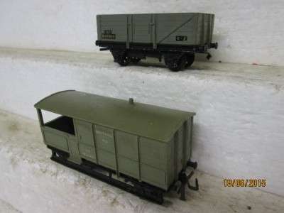 OO SCALE : HORNBY DUBLO x2 BR GOODS  -  LOT 441E