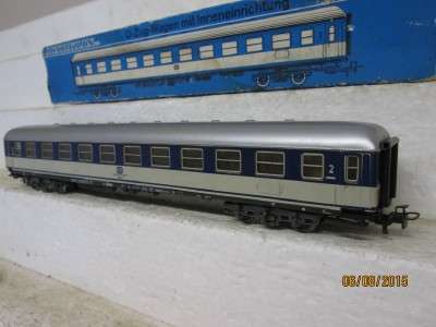 HO SCALE : MARKLIN DB COACH  - LOT 988E