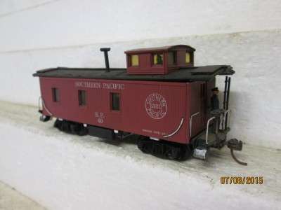 HO SCALE : ROUNDHOUSE SOUTHERN PACIFIC CABOOSE - LOT 87F