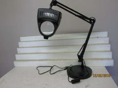 MODELLERS ADJUSTABLE MAGNIFYING LAMP -  LOT 732H