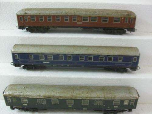 MARKLIN HO - X3 PASSENGER COACHES