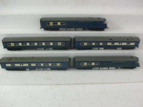 KITMASTER - 00 PULLMAN PASSENGER TRAIN SET
