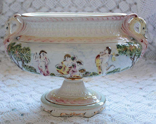 CAPODIMONTE PEDESTAL DISH