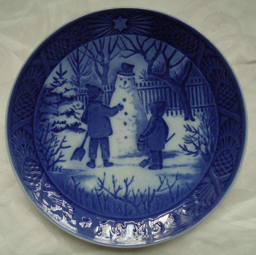 ROYAL COPENHAGEN CHRISTMAS PLATE 1985