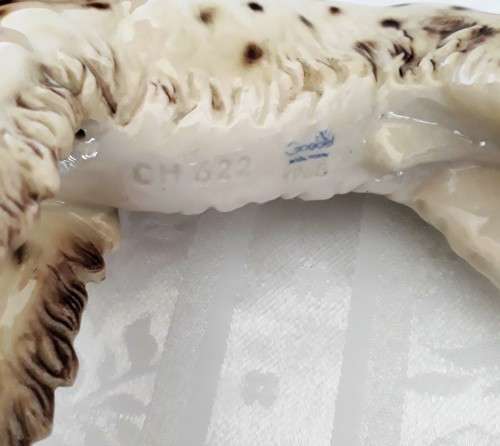 A GOEBEL FIGURINE OF A SPANIEL