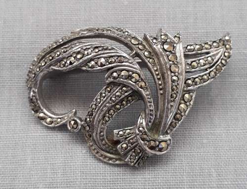 5 PAIRS OF VINTAGE MARCASITE BROOCHES