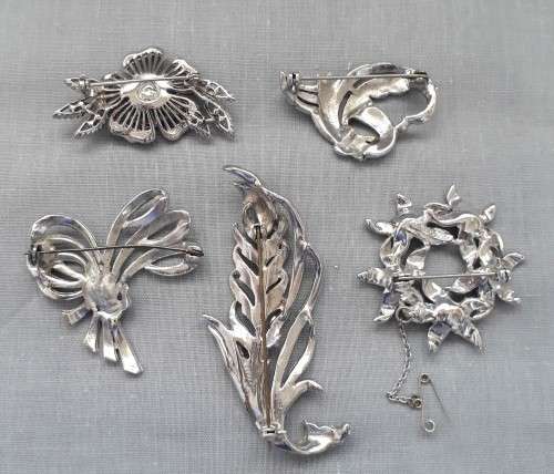 5 PAIRS OF VINTAGE MARCASITE BROOCHES