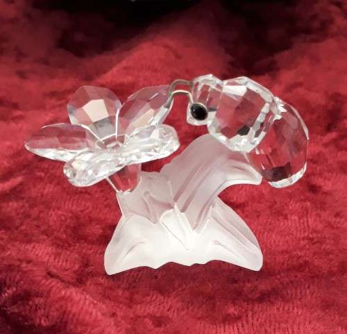 A SWAROVSKI SILVER CRYSTAL BEE WITH FLOWER