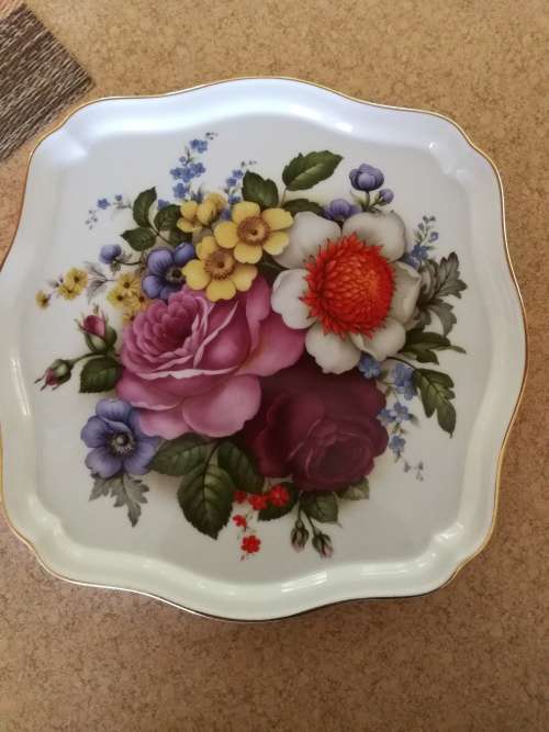 Dresden plate  with golden border 250 x 250 x15