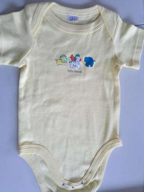 6-9 MONTHS**SHORT SLEEVE BODY VEST**BLUE ***R 15.00
