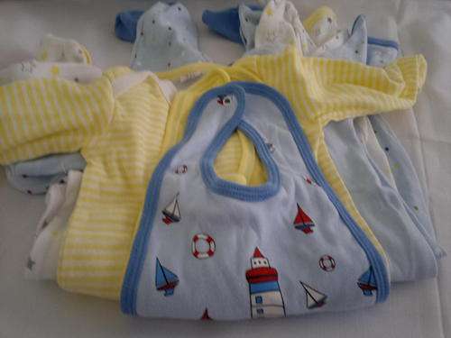 ***FREE GIFT*** with 9-12 MONTHS**6 PIECE FOR R100.00**2GROWERS,2 BODYVESTS & 2 BIBS!!!