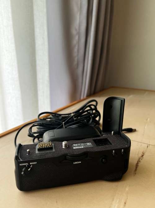 Fujifilm X-T3 Battery Grip + Extra Batteries