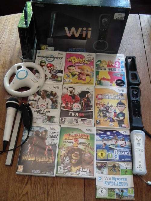 Wii (Black) + Extras (valued at R3000)
