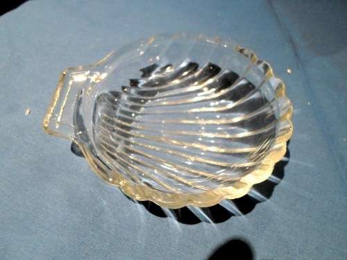 Clam shell sweet dish - Absolutely beautiful! - Bid now!